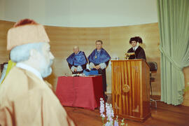 Investidura como Doctor "Honoris Causa" de D. Alberto Dou i Mas de Xexàs por la Universidad de Málaga. Salón de Actos del Rectorado. Mayo de 2002