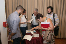 Entrega de documentación. Cursos de Verano de la Universidad de Málaga. Vélez-Málaga. Julio de 2019