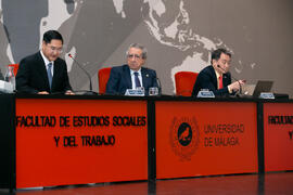 Intervención de Hong-Jo Chun. Inauguración de la jornada de celebración del décimo Aniversario de la colaboración de la Universidad de Málaga y la Universidad Nacional de Incheon. Complejo de Estudios Sociales y Comercio. Octubre de 2019