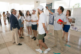 José Ángel Narváez con alumnos y alumnas del I curso de verano "Mares de Andalucía". Puerto de Málaga. Julio de 2018