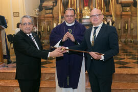 Entrega del bastón de mando de la Universidad de Málaga a la Cofradía de los Estudiantes. Misa de Lunes Santo. Iglesia de San Agustín. Marzo de 2018